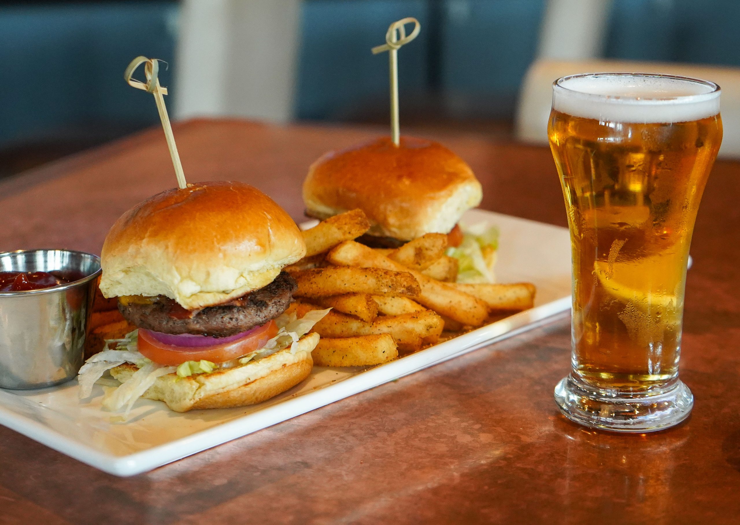 What’s better than delicious food and a cold beer? Saving money while enjoying them. icon